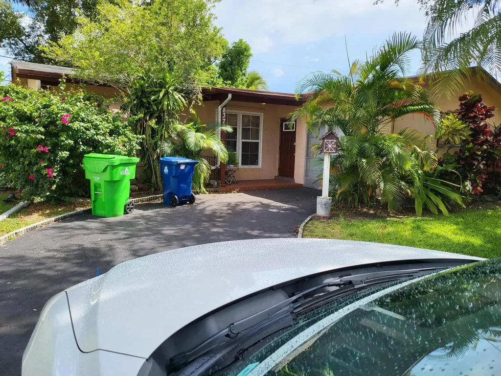 8370 NW 26th Street Sunrise FL 33322