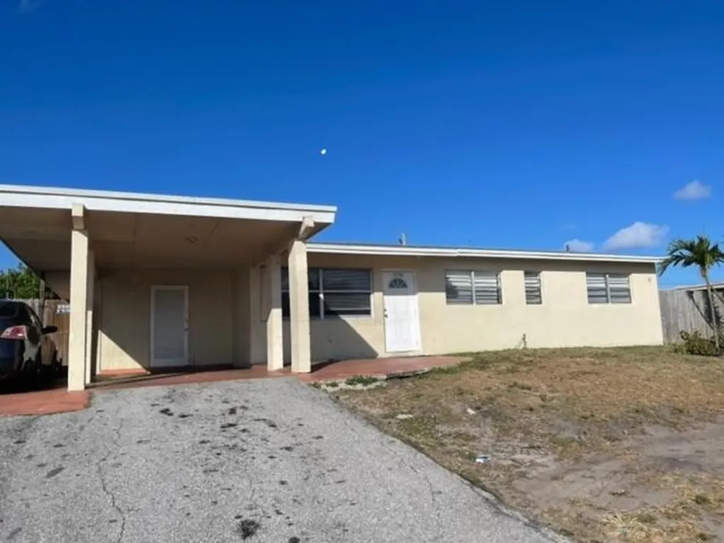 1536 N Seacrest Boulevard Boynton Beach FL 33435