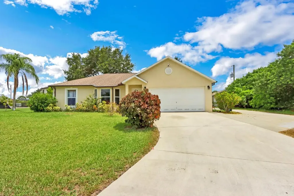 217 SW Tot Court Port St Lucie FL 34953