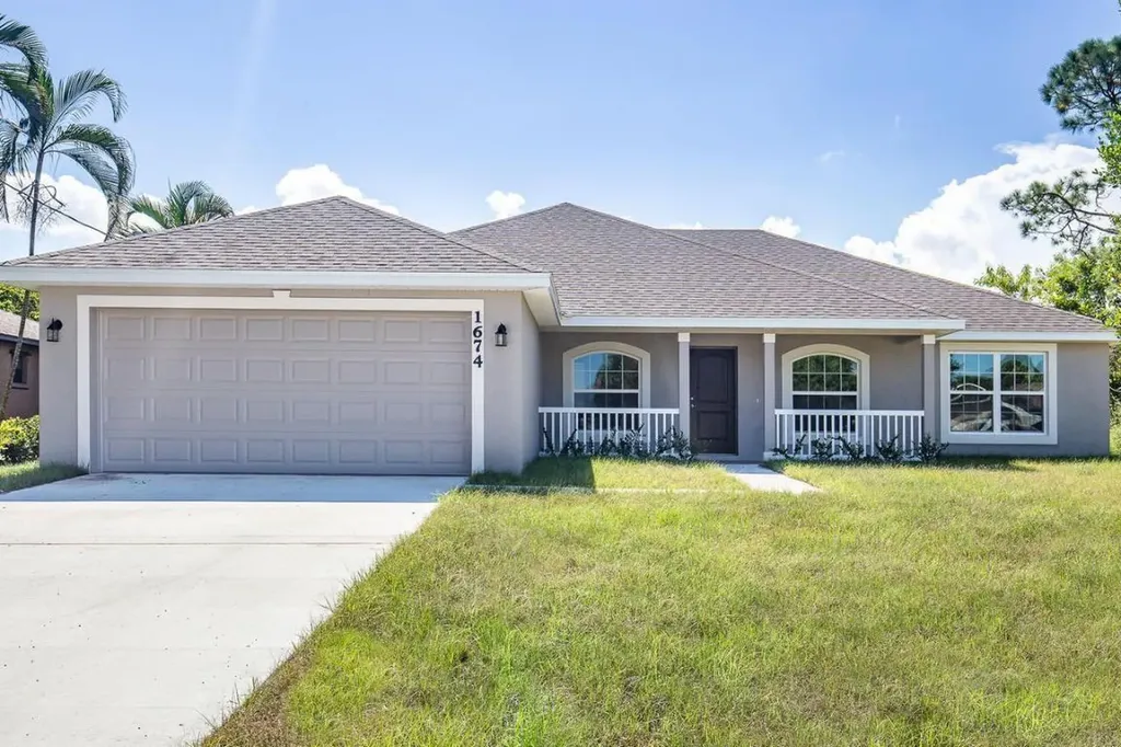 2471 SE Gillette Avenue Port St Lucie FL 34952