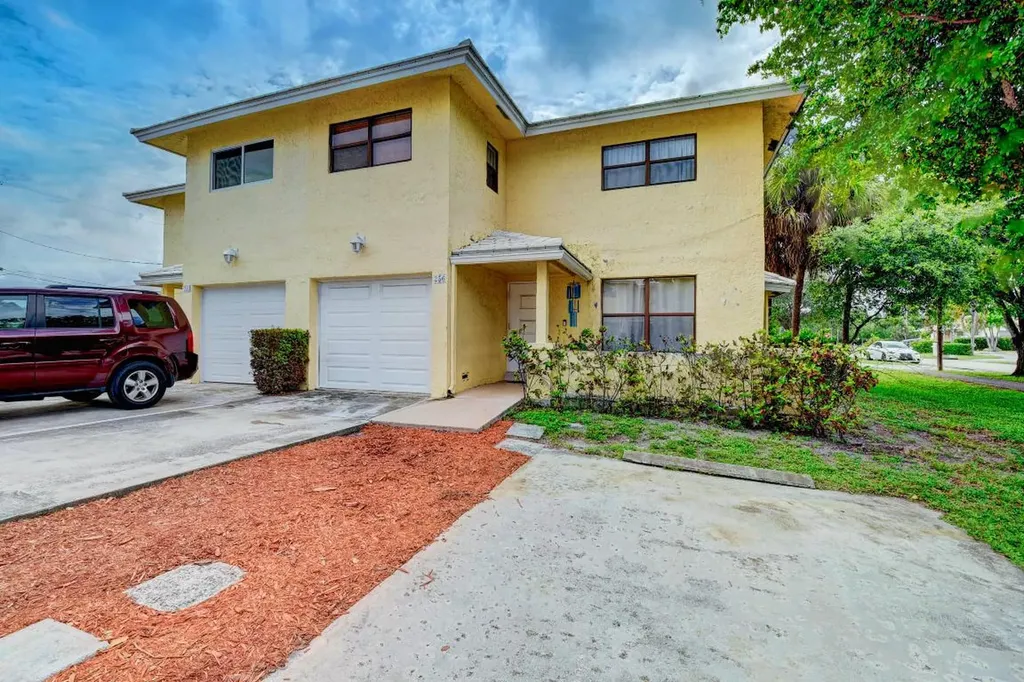 256 SW 6th Street Boca Raton FL 33432