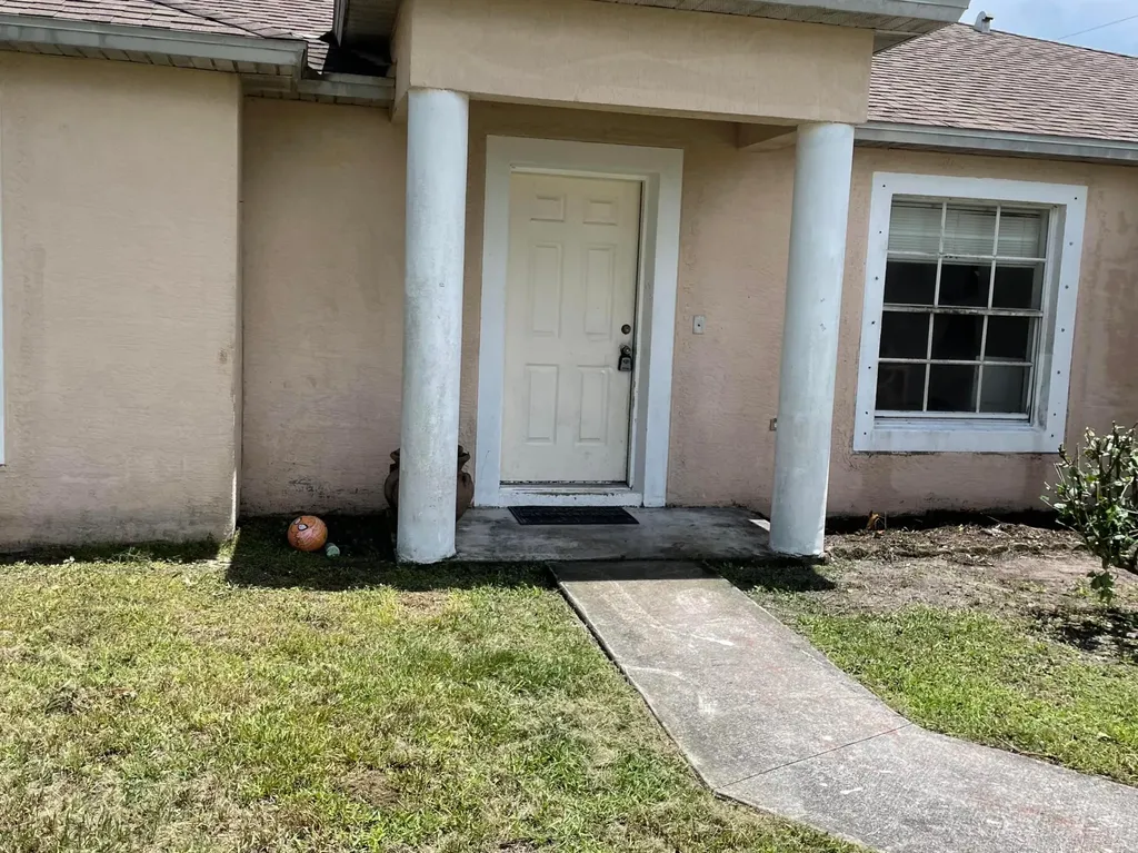 886 SW Duncan Terrace Port St Lucie FL 34953