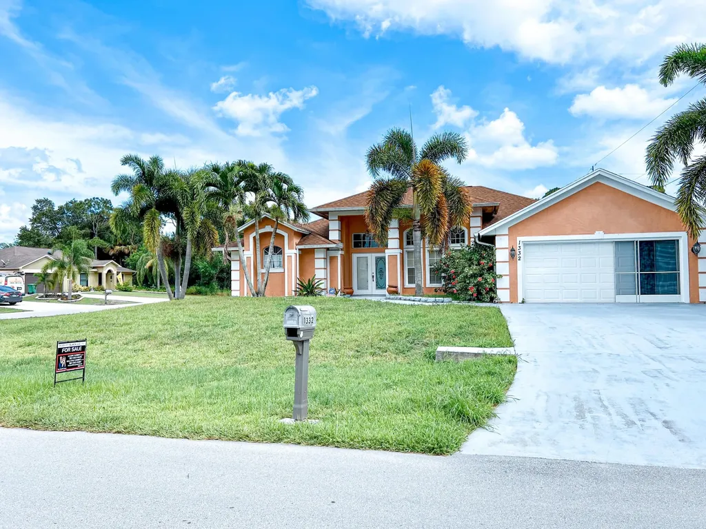 1332 SW Ingrassina Avenue Port St Lucie FL 34953