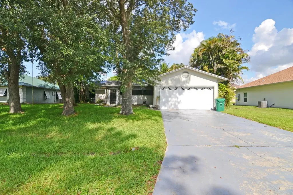 1387 SW Chase Road Port St Lucie FL 34953