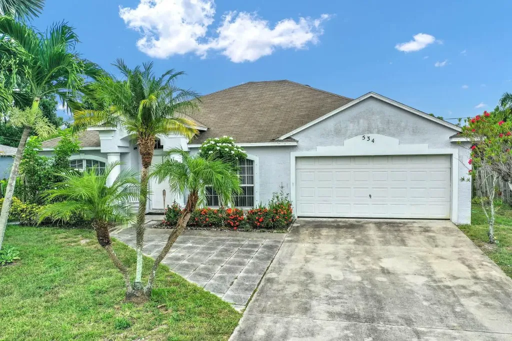 534 SE Thanksgiving Avenue Port St Lucie FL 34984