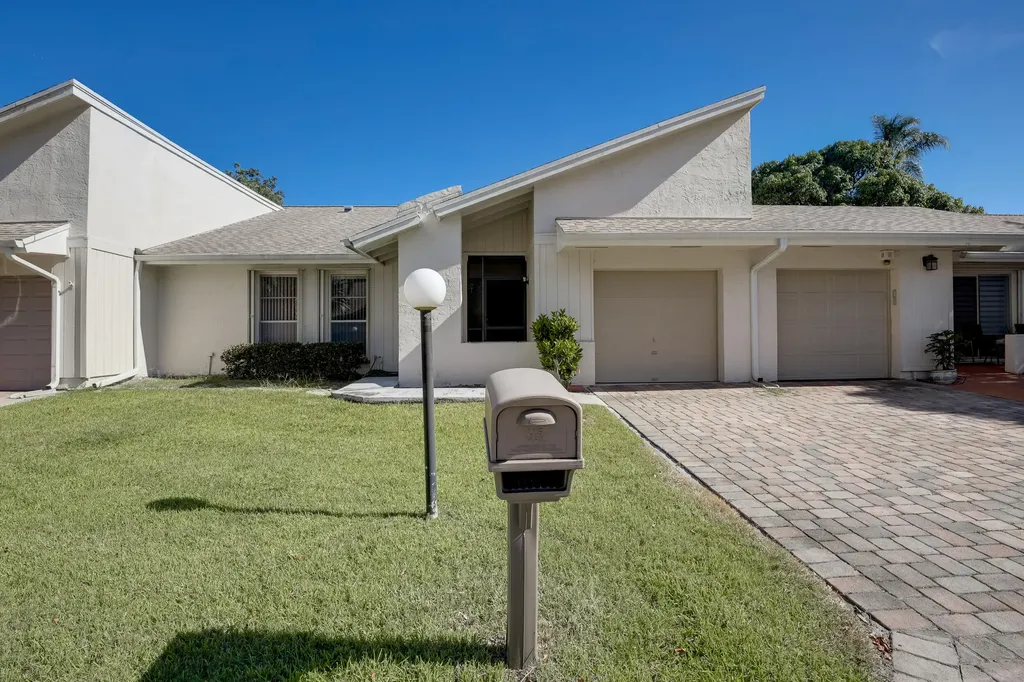 6992 Quince Lane Lake Worth FL 33467