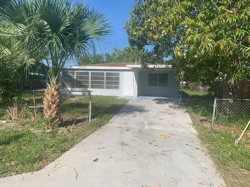 1624 NE 2nd Street Boynton Beach FL 33435