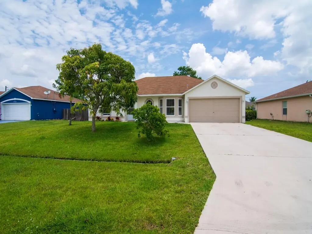 1937 SW Scorpio Lane Port St Lucie FL 34984