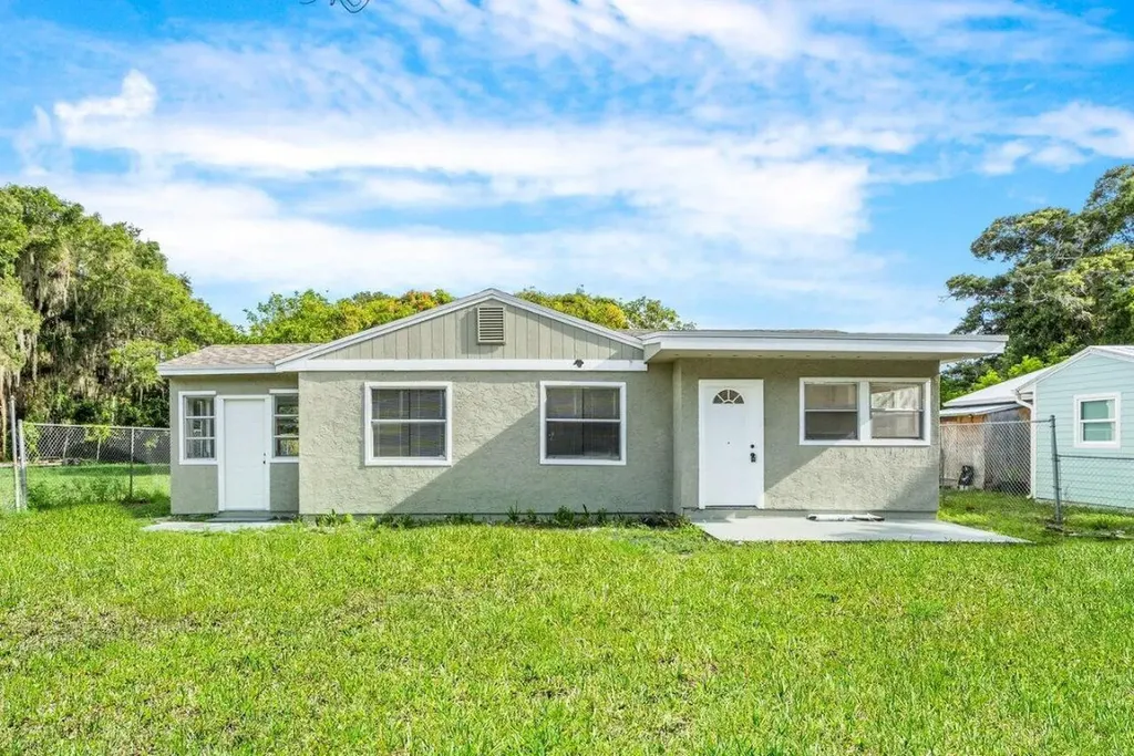 1511 Boston Avenue Fort Pierce FL 34950