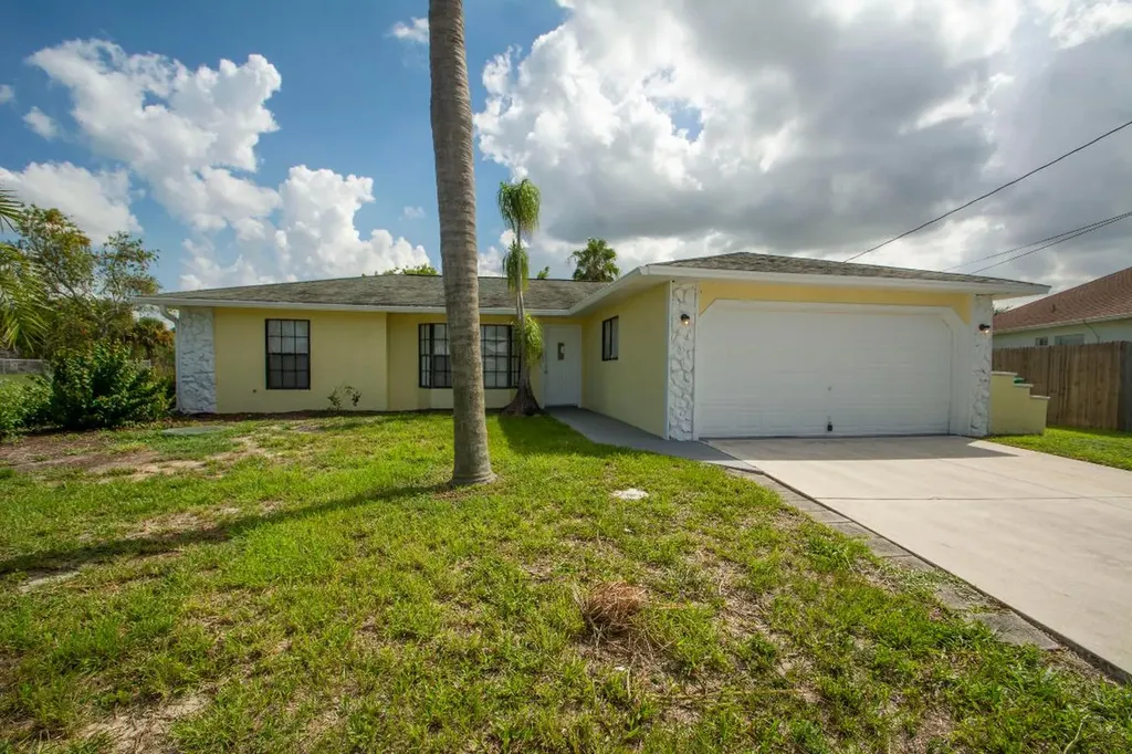 698 SW Jeanne Avenue Port St Lucie FL 34953