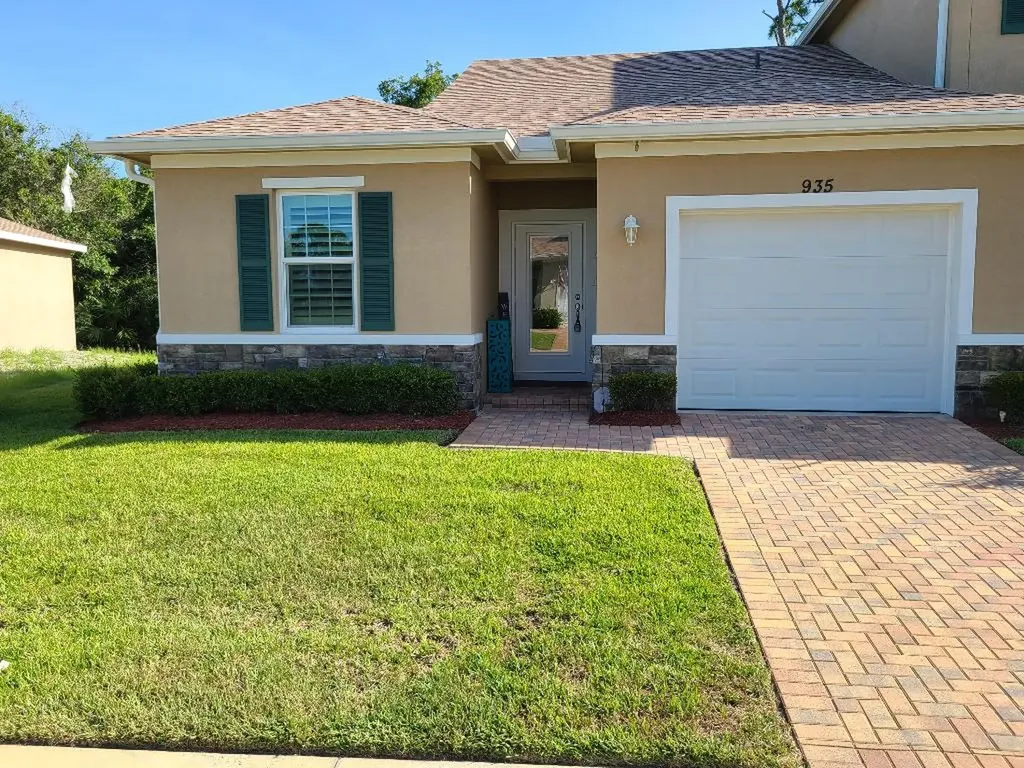 935 NE Trailside Run Port St Lucie FL 34983