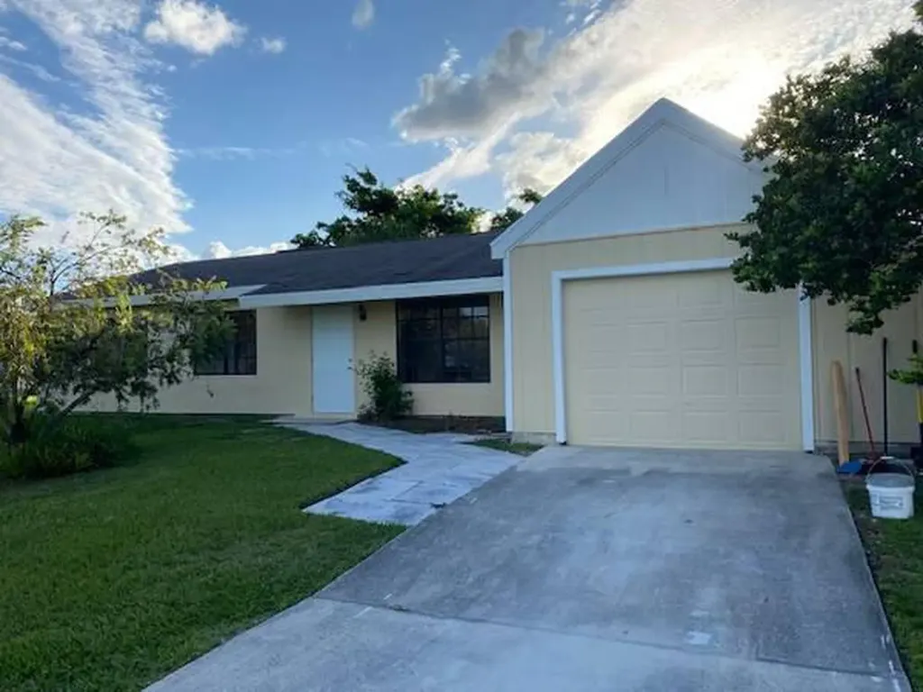 2119 SE Sunflower Street Port St Lucie FL 34952