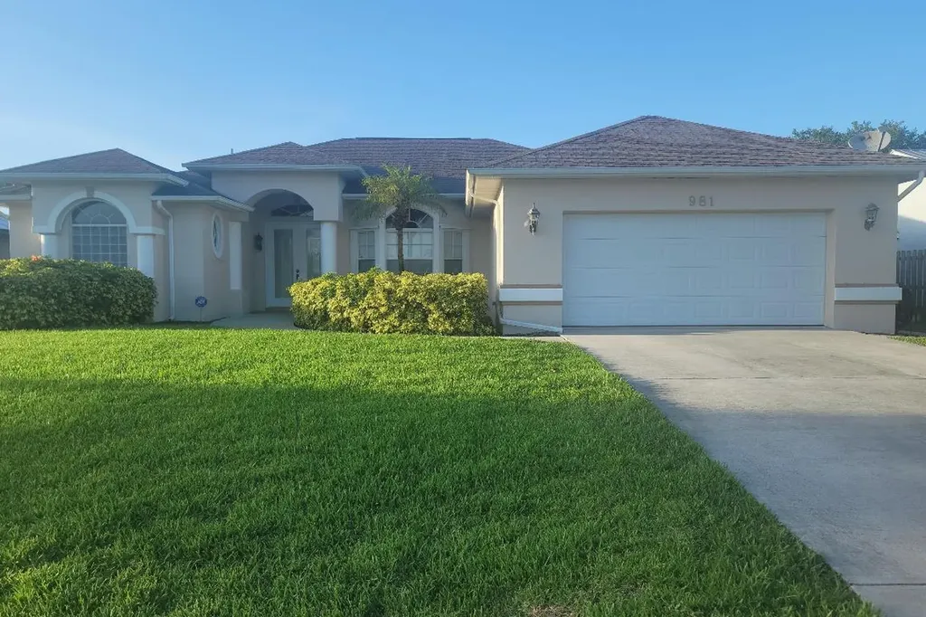 981 SW Abingdon Avenue Port St Lucie FL 34953