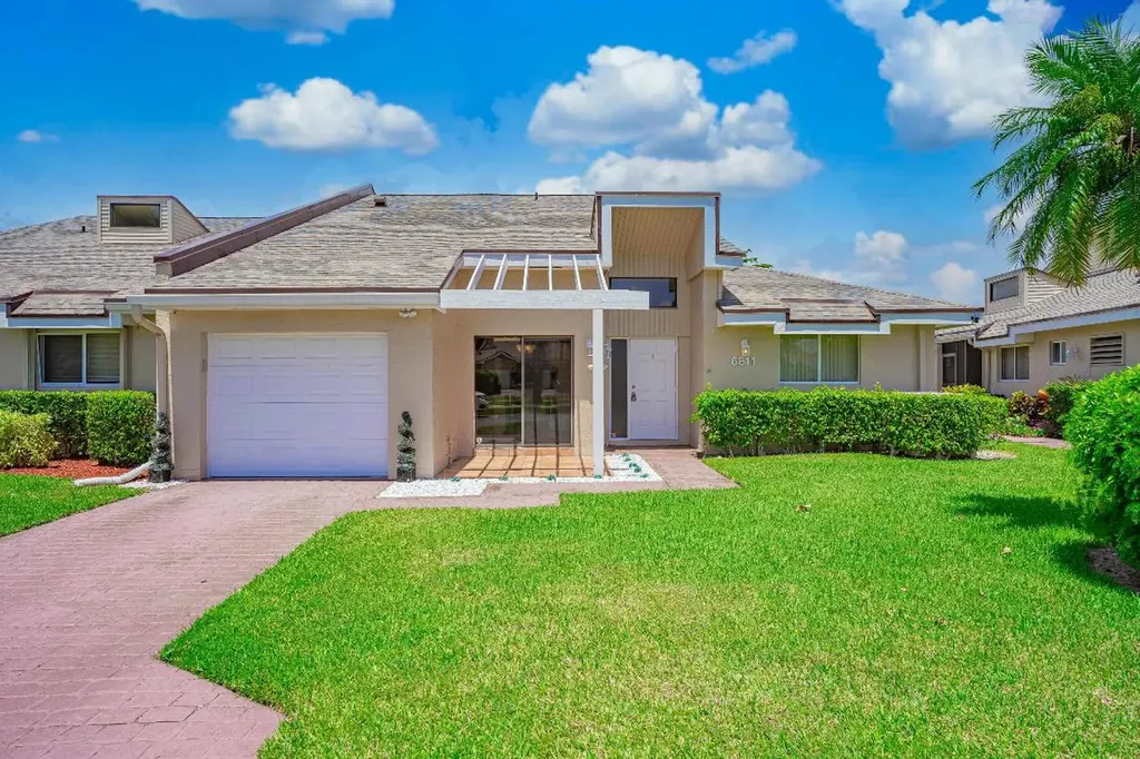 6811 Fountains Circle Lake Worth FL 33467
