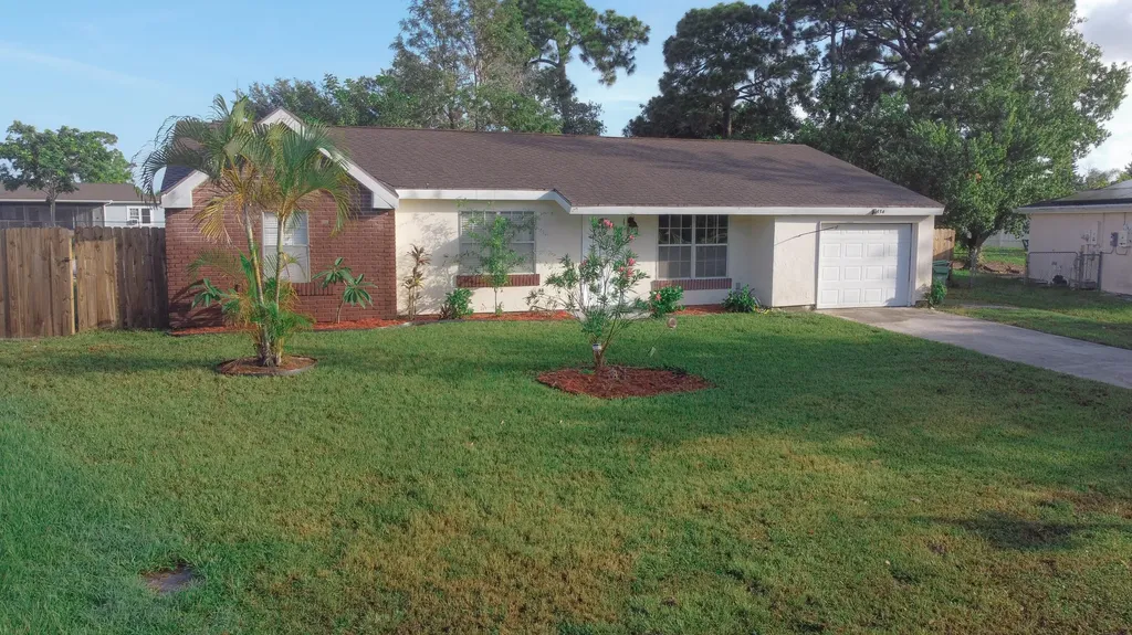 1334 SE Larose Court Port St Lucie FL 34952