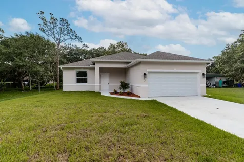 63 S Bay Street Fellsmere FL 32948