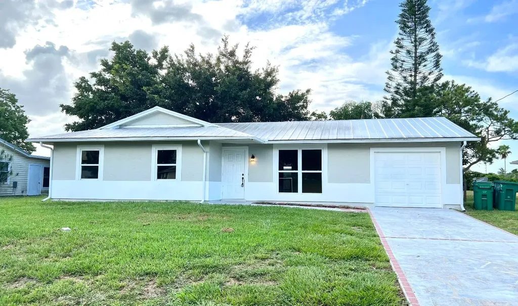 709 SW Nichols Terrace Port St Lucie FL 34953