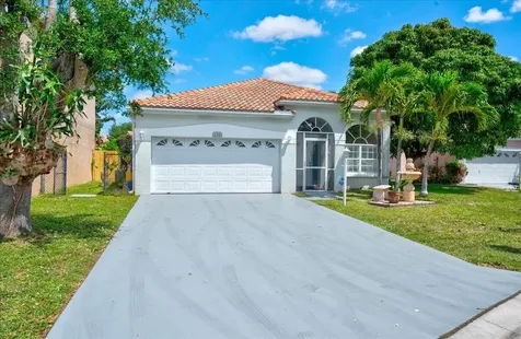 134 Woodlake Circle Greenacres FL 33463