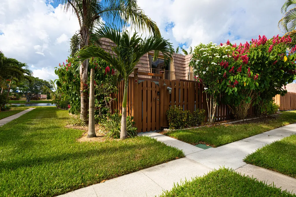 623 Springdale Circle Palm Springs FL 33461