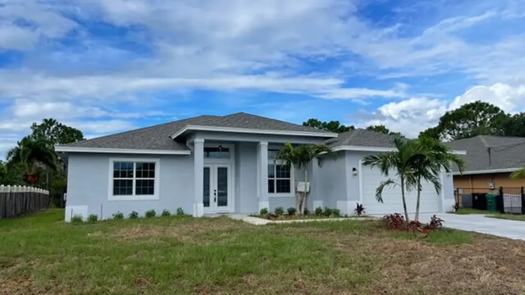 2807 SW South Calabria Circle Port St Lucie FL 34953
