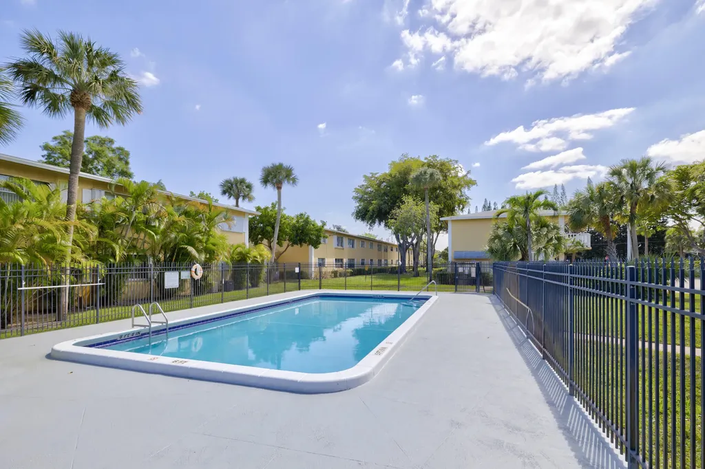 550 SE 2nd Avenue Deerfield Beach FL 33441