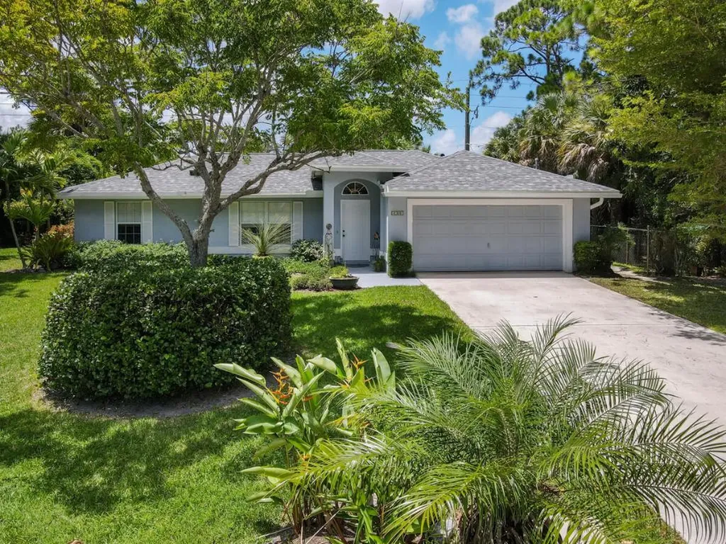 6205 SE Circle Street Hobe Sound FL 33455