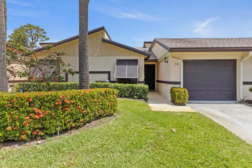 7 Ridge Pointe Drive Boynton Beach FL 33435