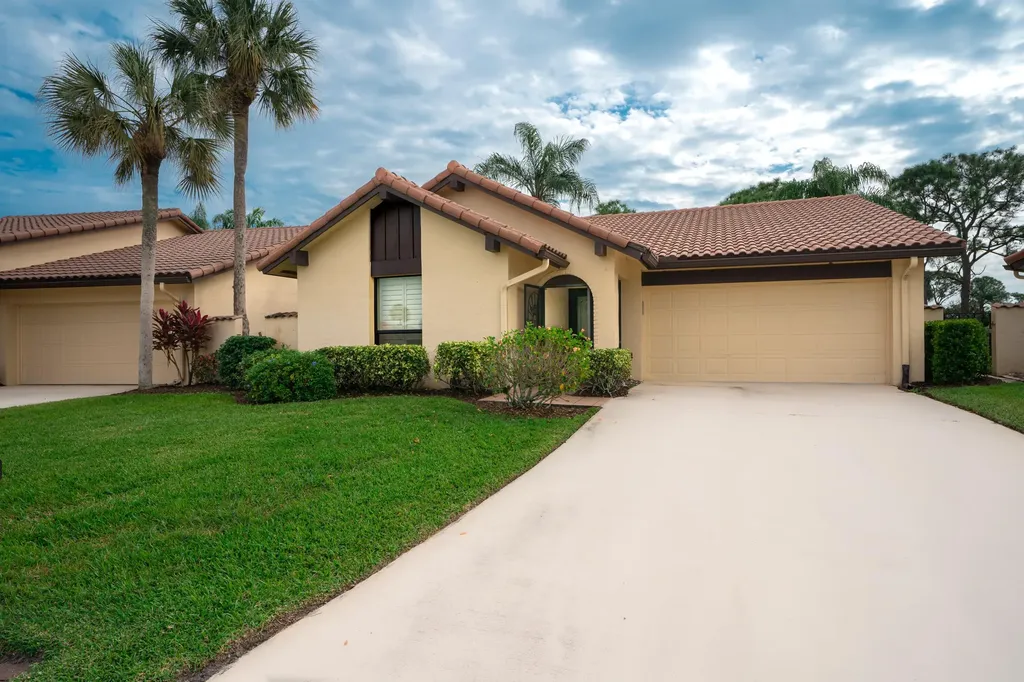2564 SW Bobalink Circle Palm City FL 34990
