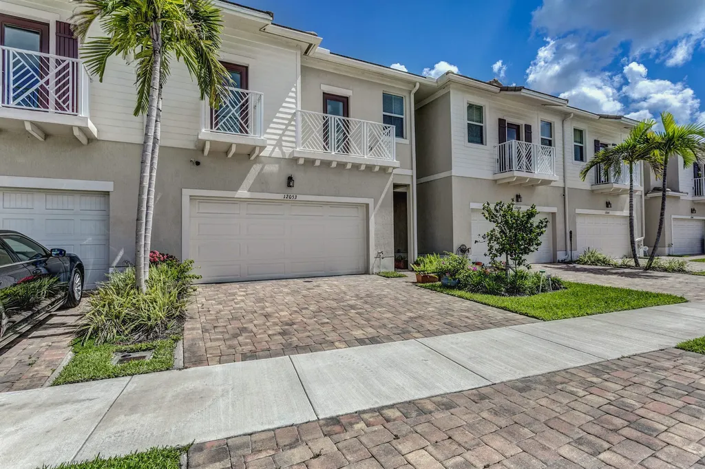 12053 Park Central Royal Palm Beach FL 33411