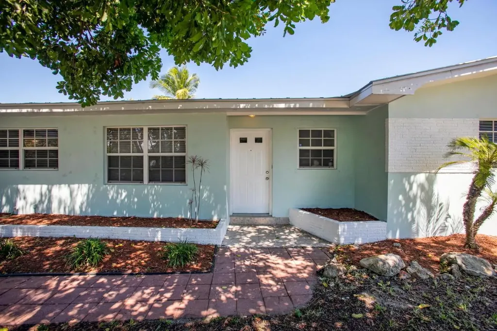 9311 SE Duncan Street Hobe Sound FL 33455