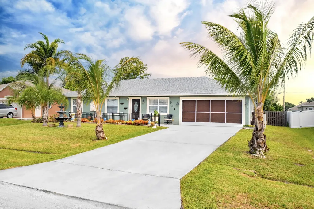 981 SW Bellevue Avenue Port St Lucie FL 34953