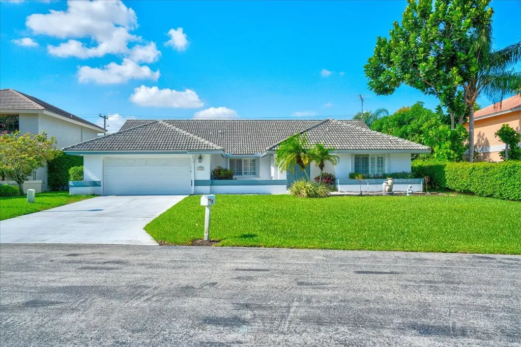 19 Aspen Court Boynton Beach FL 33436