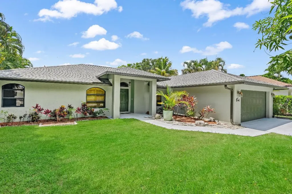 9102 SE Pomona Street Hobe Sound FL 33455