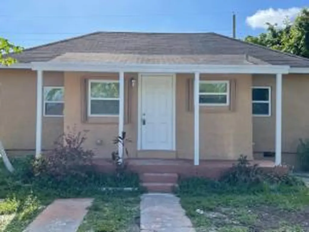 1021 Mango Drive Delray Beach FL 33444