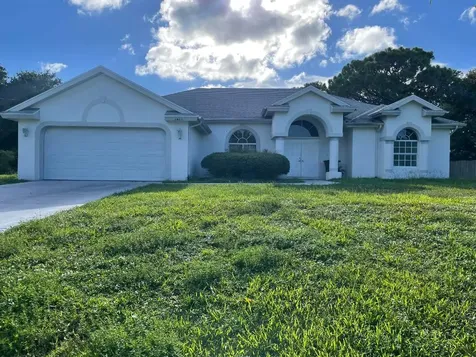 2862 SE Bakersfield Street Port St Lucie FL 34952