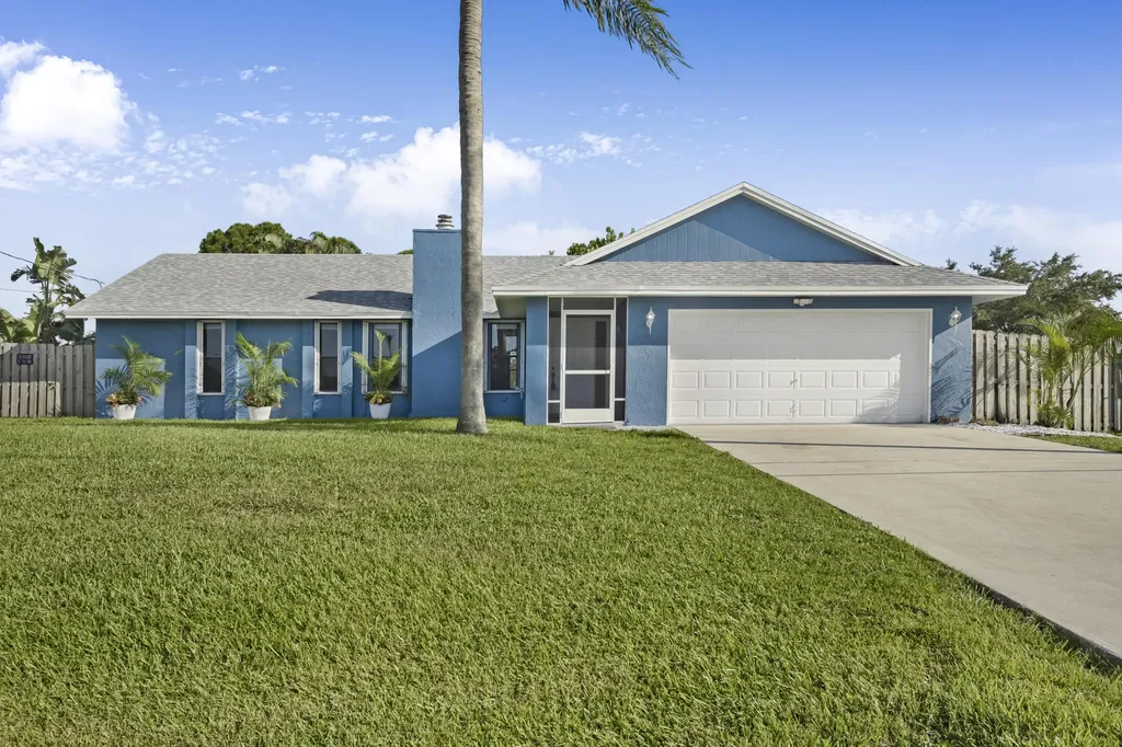 862 SE Atlantus Avenue Port St Lucie FL 34983