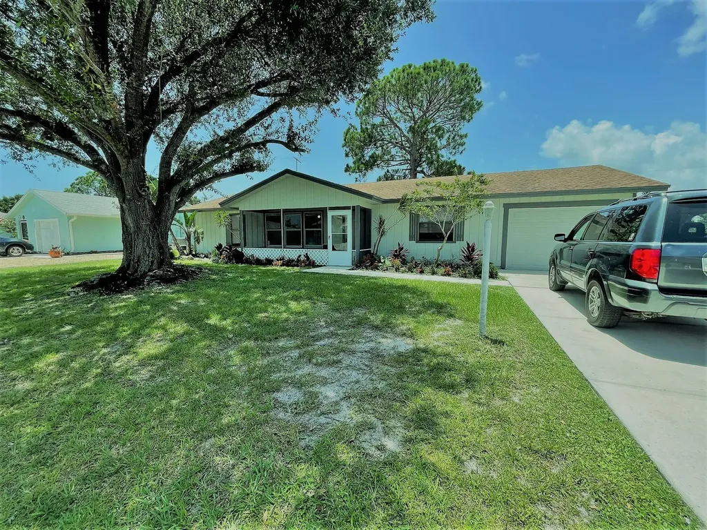 2342 SE Bounty Avenue Port St Lucie FL 34952