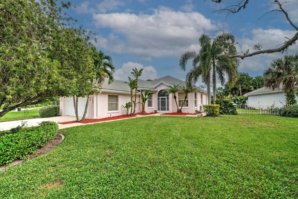 7483 SE Fiddlewood Lane Hobe Sound FL 33455