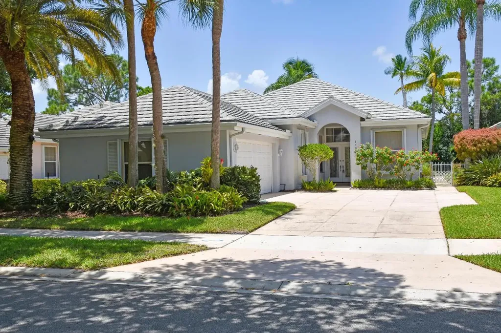 7492 SE Marsh Fern Lane Hobe Sound FL 33455