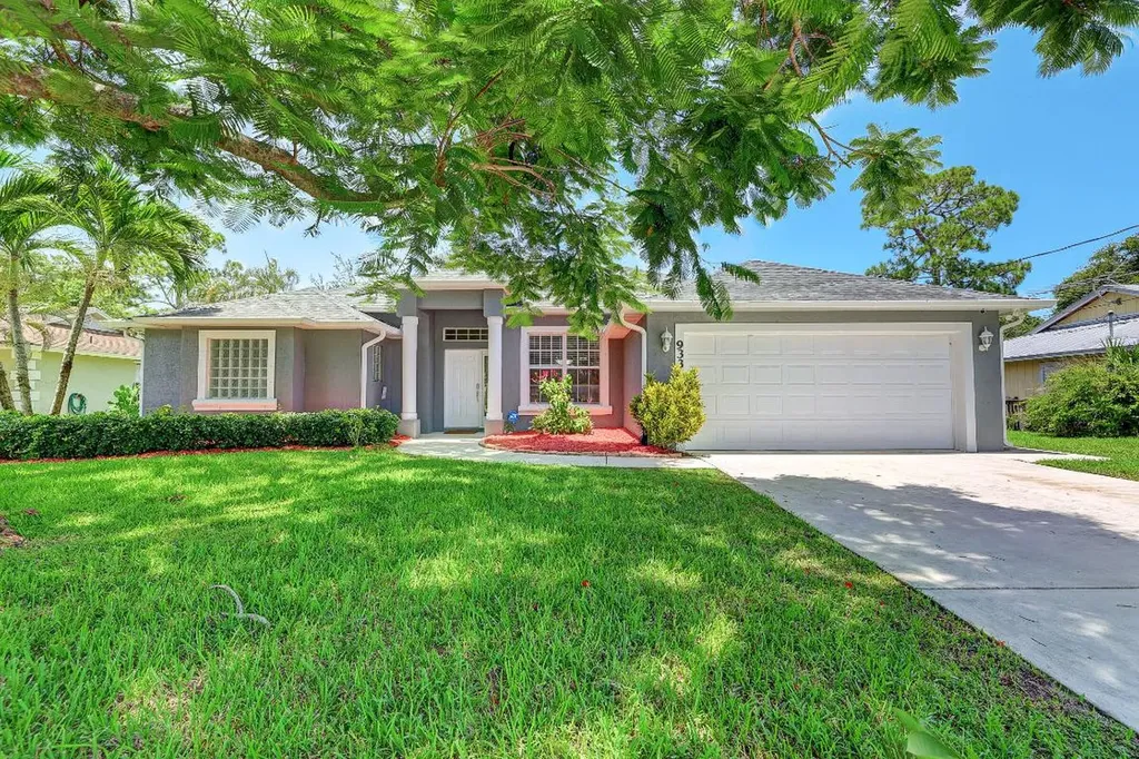 933 SE Lansdowne Avenue Port St Lucie FL 34983