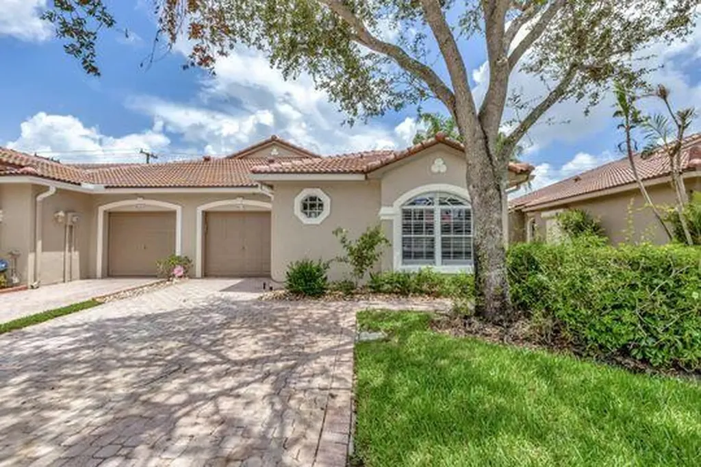 8415 Via Serena Boca Raton FL 33433