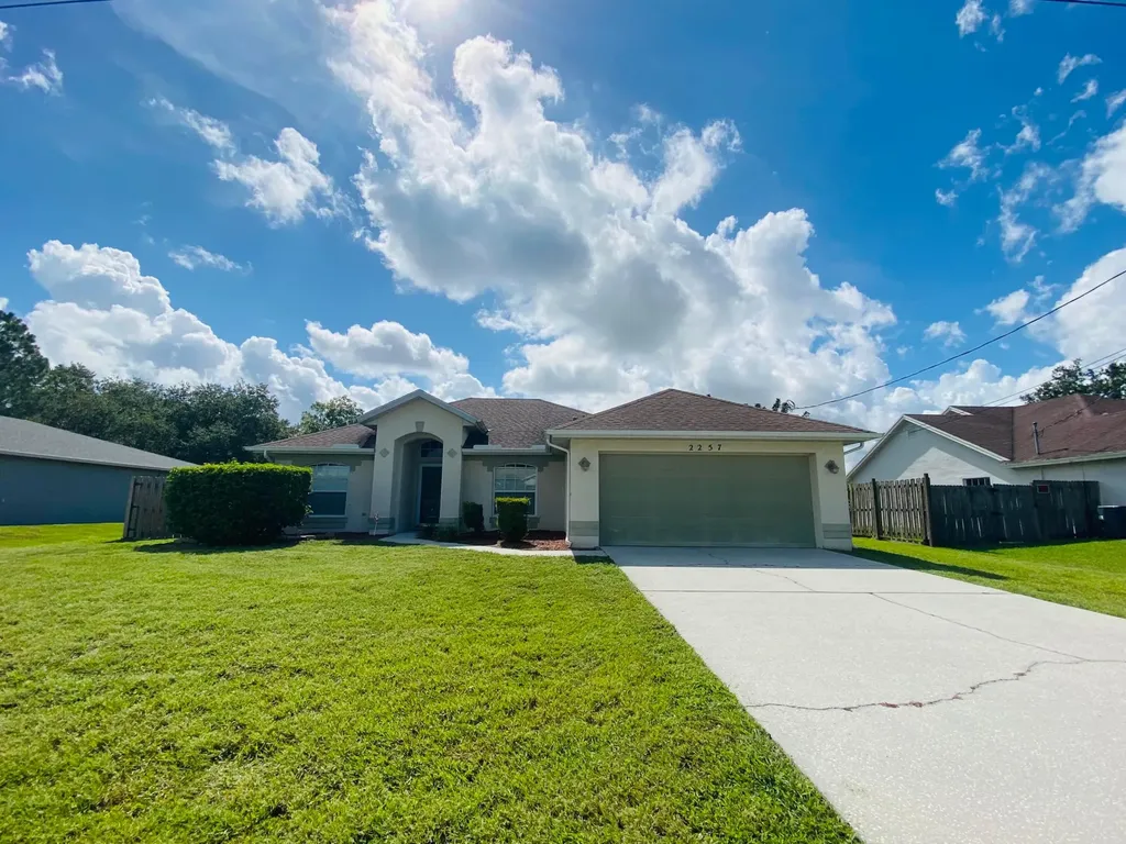 2257 SW Picture Terrace Port St Lucie FL 34953