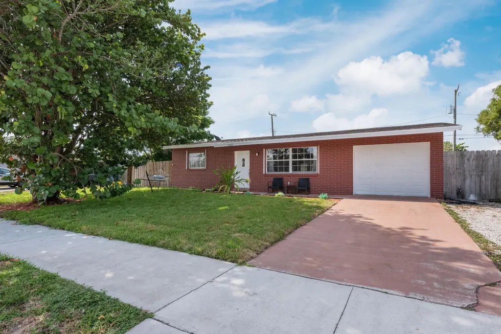 1420 W Branch Street Lantana FL 33462