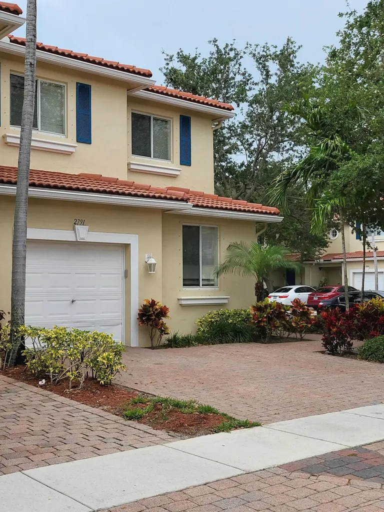 2791 S Evergreen Circle Boynton Beach FL 33426