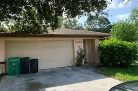 1633 SE Pleasantview Street Port St Lucie FL 34983