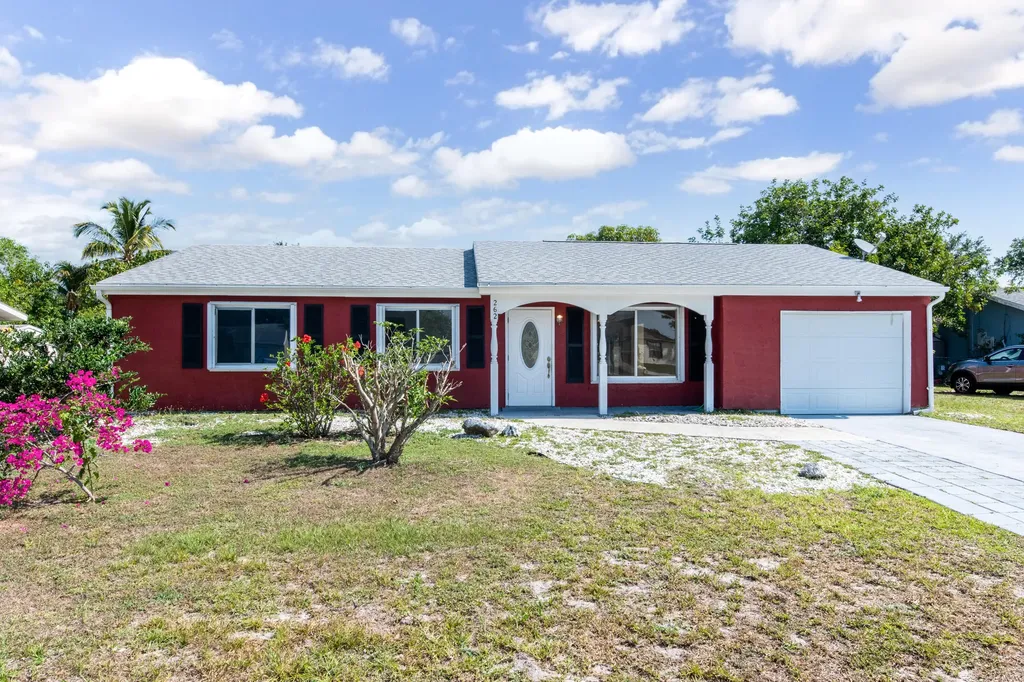 262 SW Bridgeport Drive Port St Lucie FL 34953