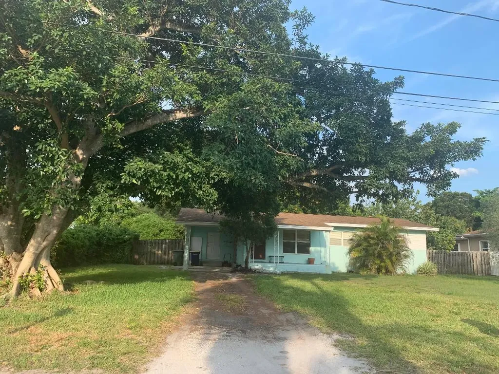 2504 S 14th Street Fort Pierce FL 34982