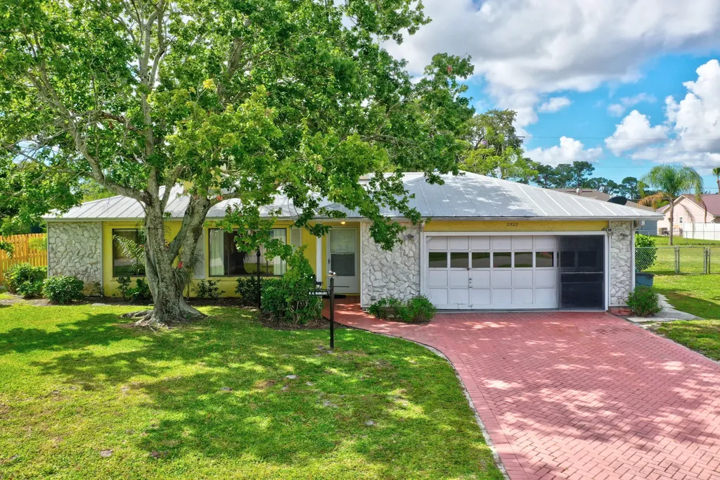 2522 SE Calusa Avenue Port St Lucie FL 34952