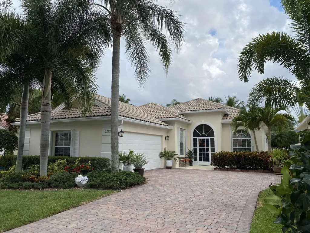 8242 Dominica Place Wellington FL 33414