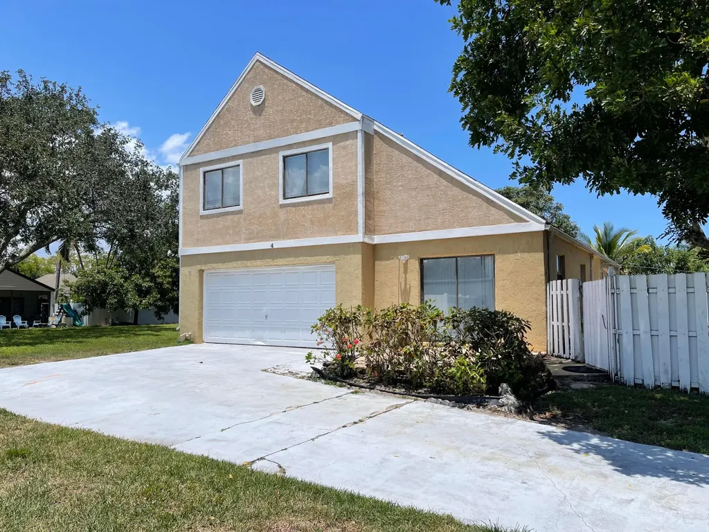 4 Hastings Lane Boynton Beach FL 33426